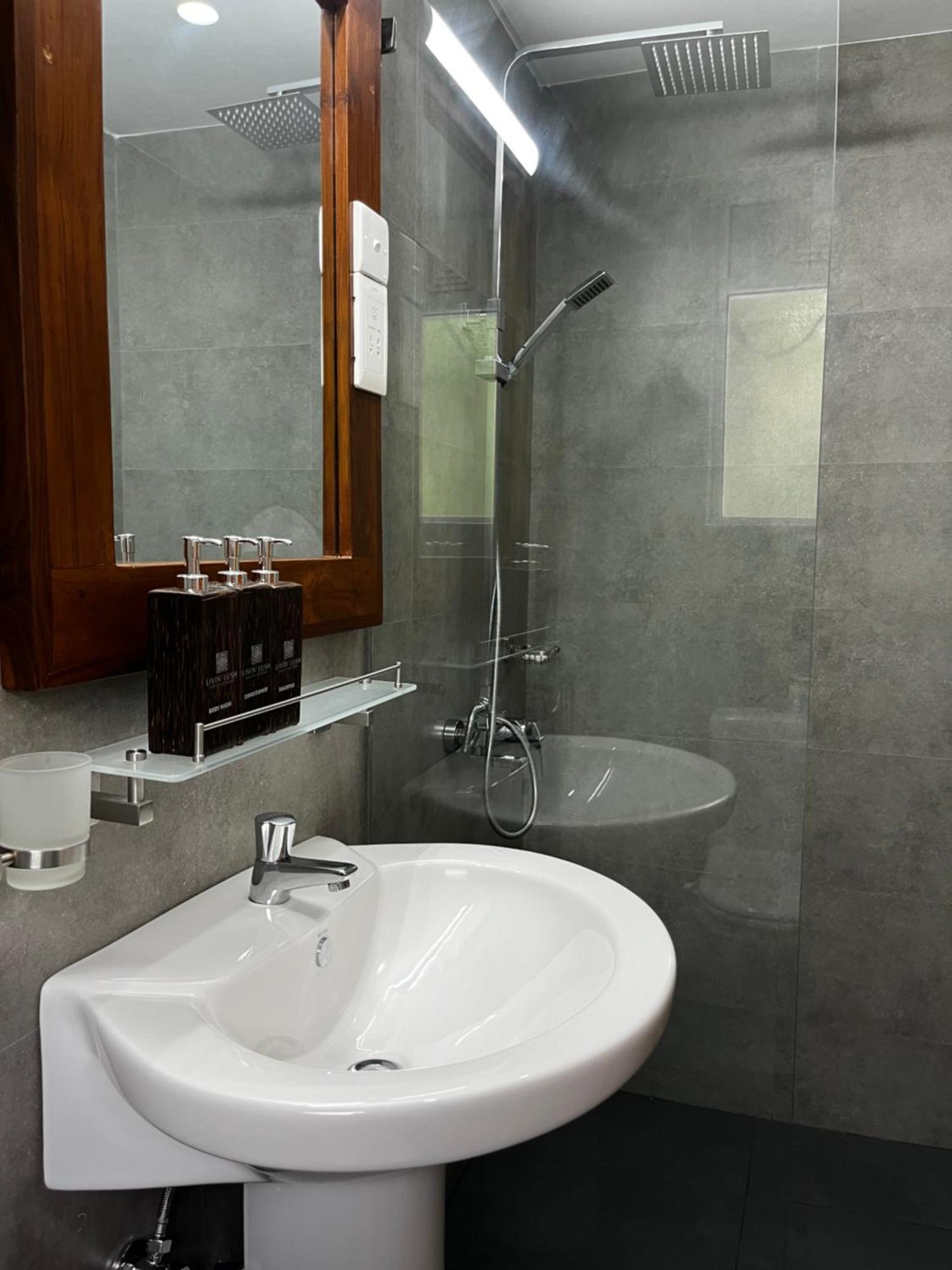 Livin Lush Luxury Retreat Hotell Anuradhapura Exteriör bild