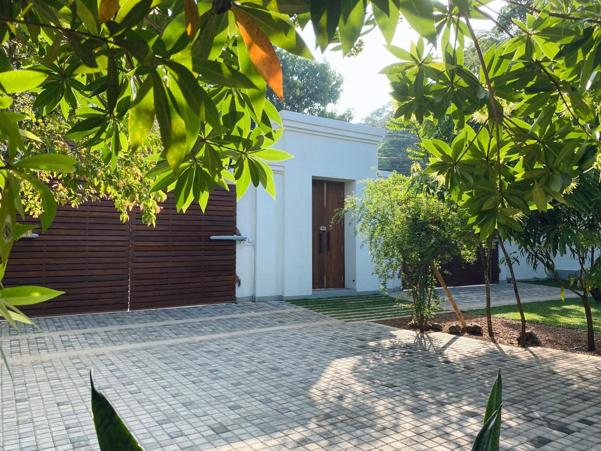 Livin Lush Luxury Retreat Hotell Anuradhapura Exteriör bild